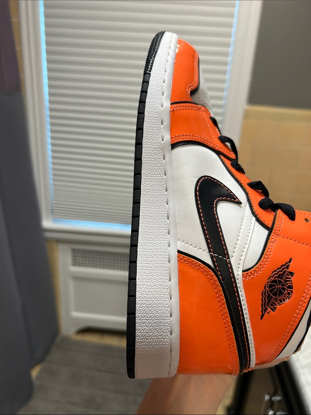 Nike Air Jordan 1 Mid SE GS "Turf Orange" 6.5Y (BQ6931-802) - Picture 11 of 11